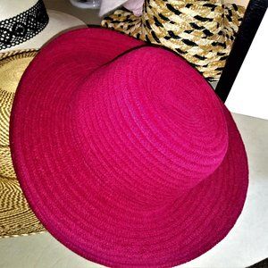 CLASSIC RED HAT - BELL SHAPE